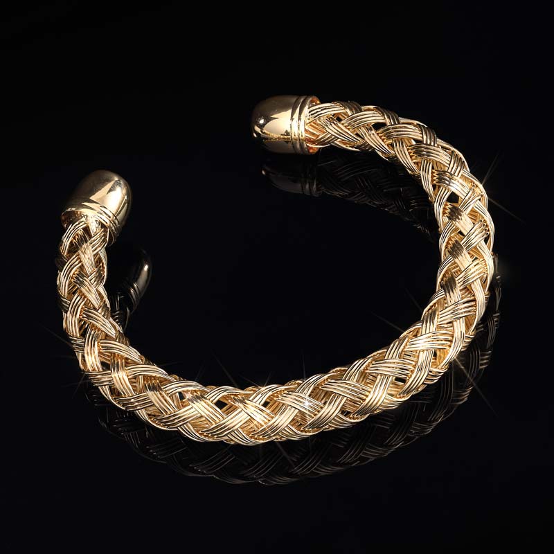 Lustra Cuff