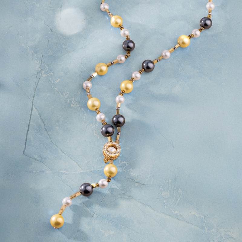 Global Glamour Shell Pearl Necklace