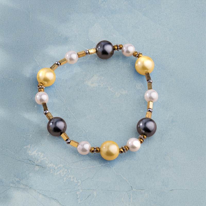 Global Glamour Shell Pearl Bracelet
