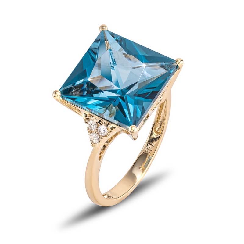 14K Yellow Gold London Blue Topaz Ring (9-3/8 ctw)